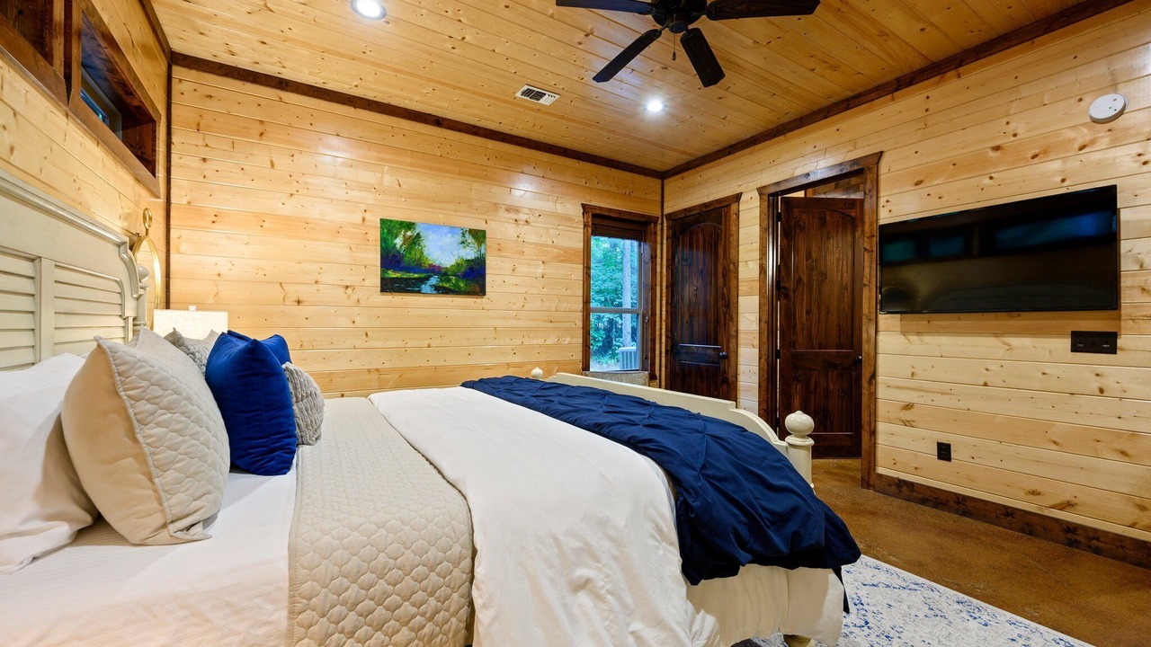 Photo of Bedroom in Hochatown
