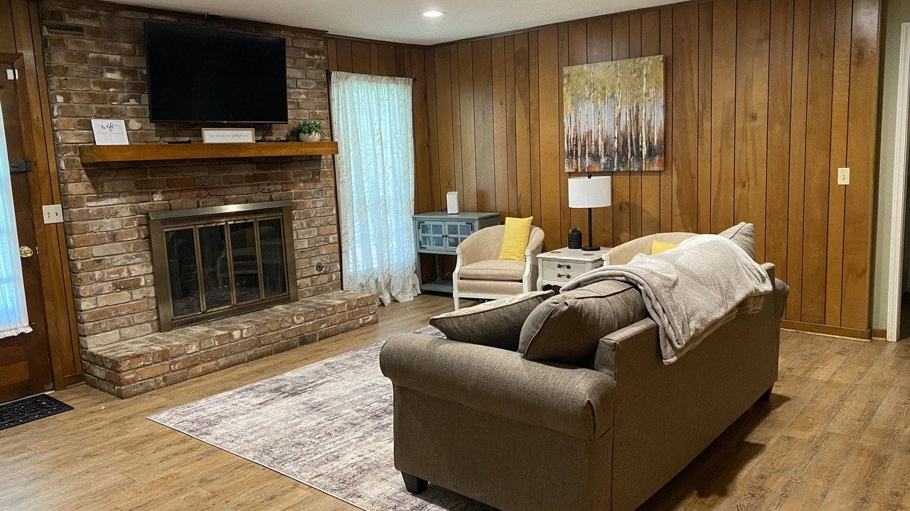 Photo of Livingroom in Tougaloo