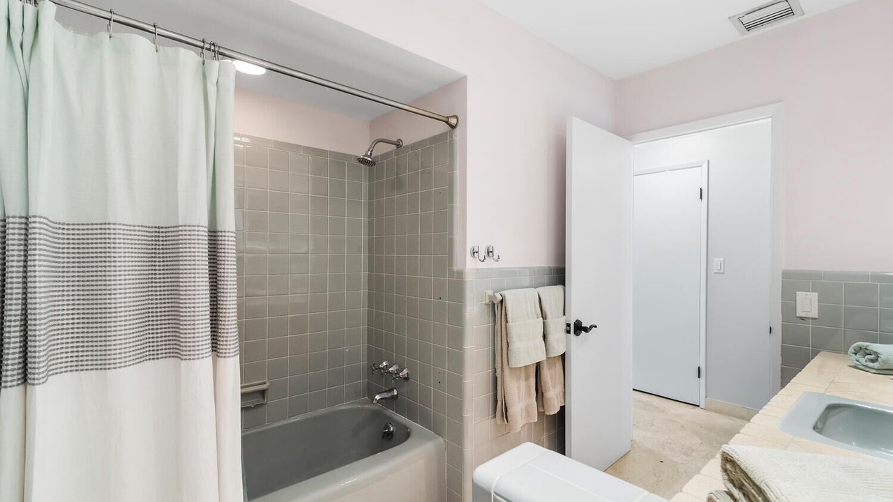 Photo of Bathroom in Hendricks and Venice Isles