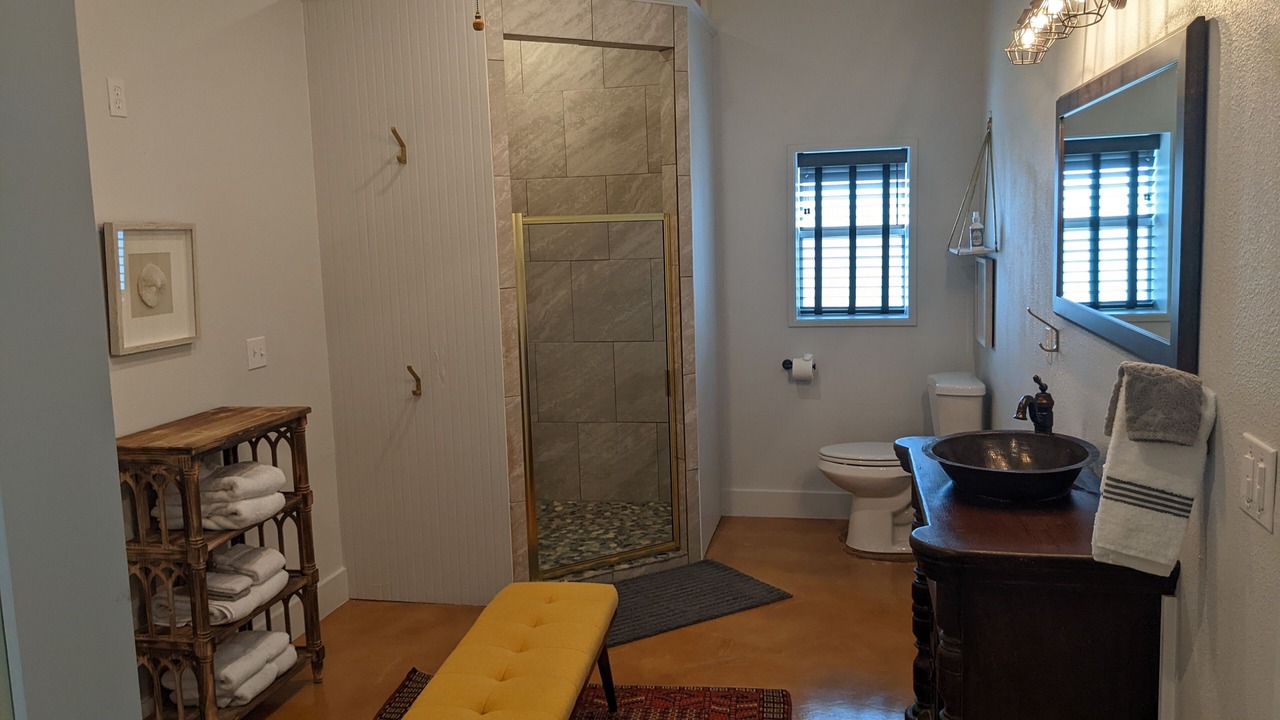 Photo of Bathroom in Kingsland