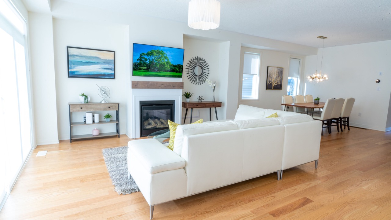 Photo of Livingroom in Bowmanville