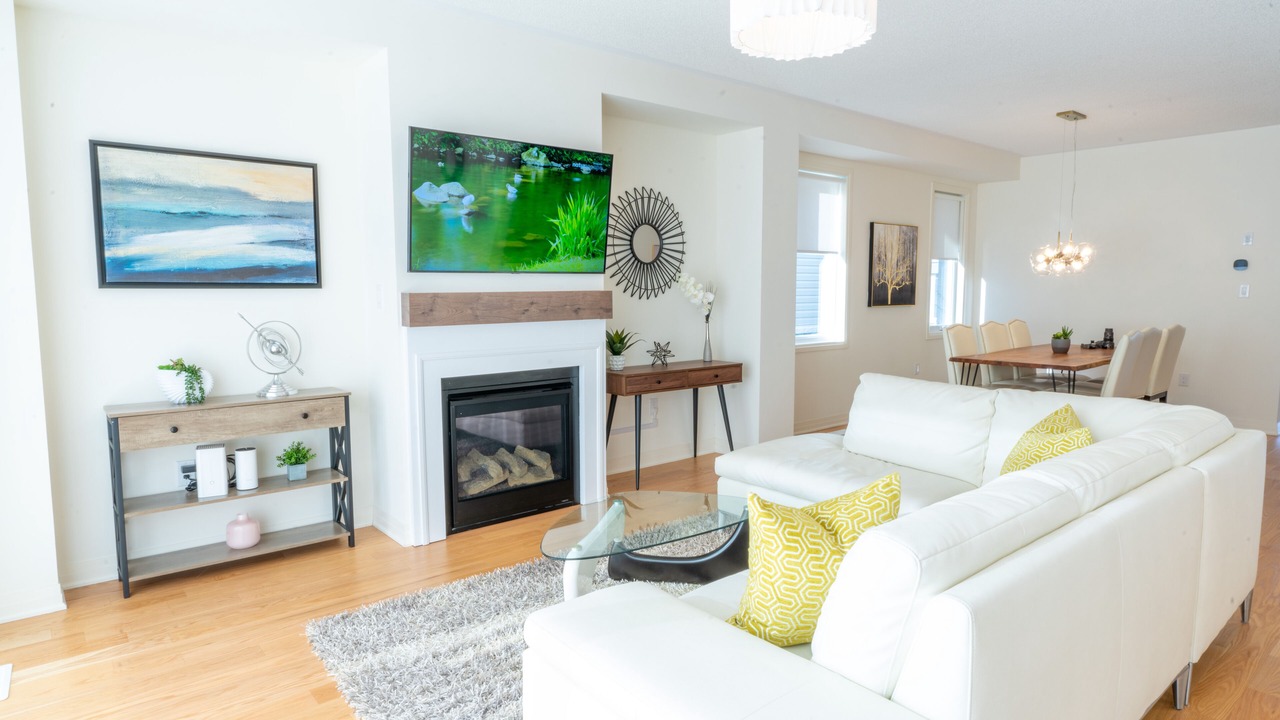 Photo of Livingroom in Bowmanville