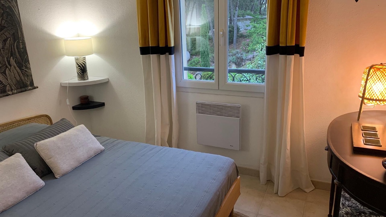Photo of Bedroom in Pont Royal