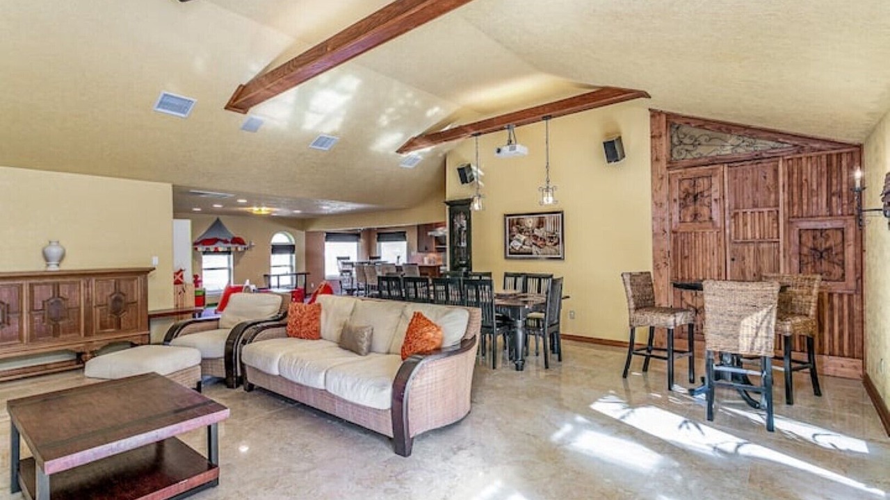 Photo of Livingroom in Baytown