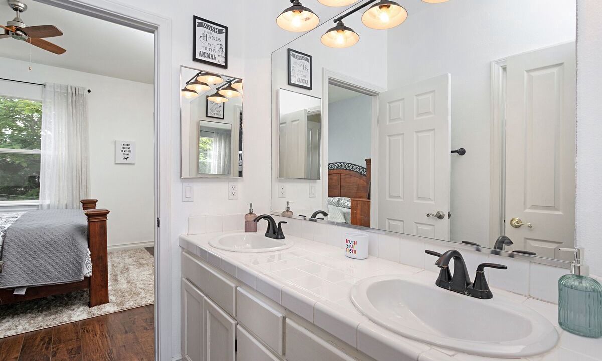 Photo of Bathroom in Vista