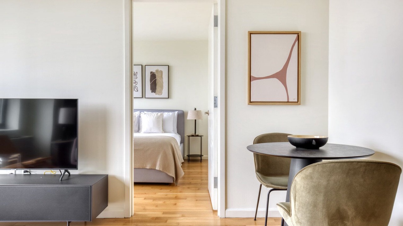 Photo of Bedroom in Hunters Point