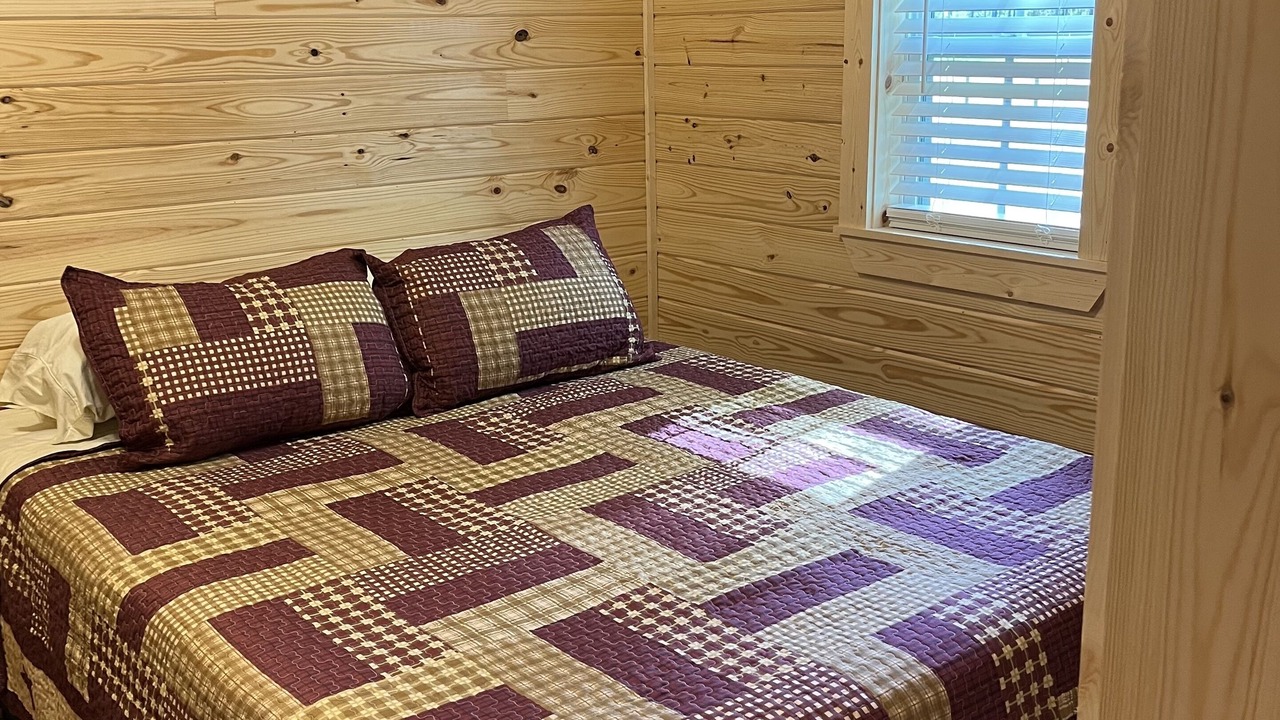 Photo of Bedroom in Maud