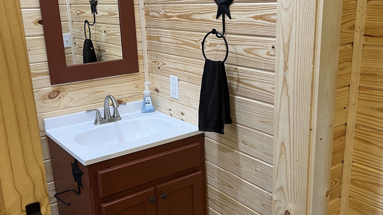 Photo of Bathroom in Maud