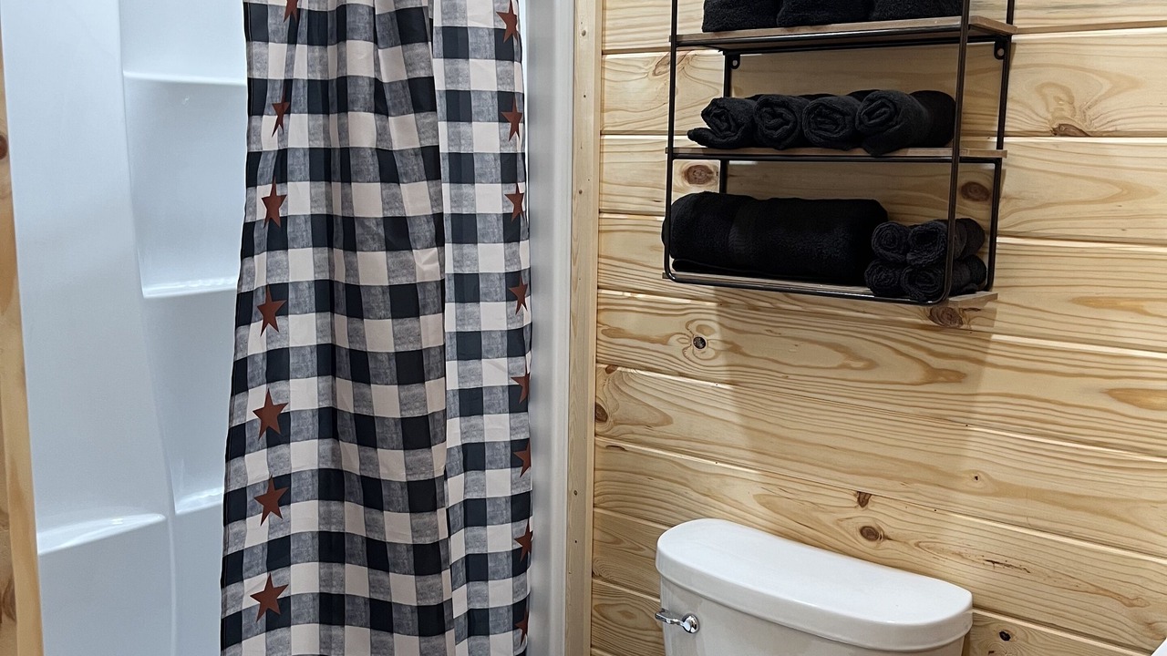 Photo of Bathroom in Maud