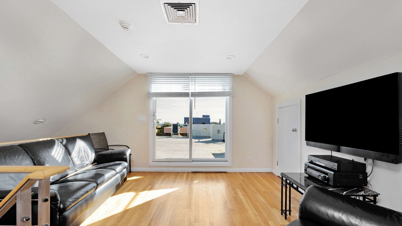 Photo of Livingroom in Lido Beach