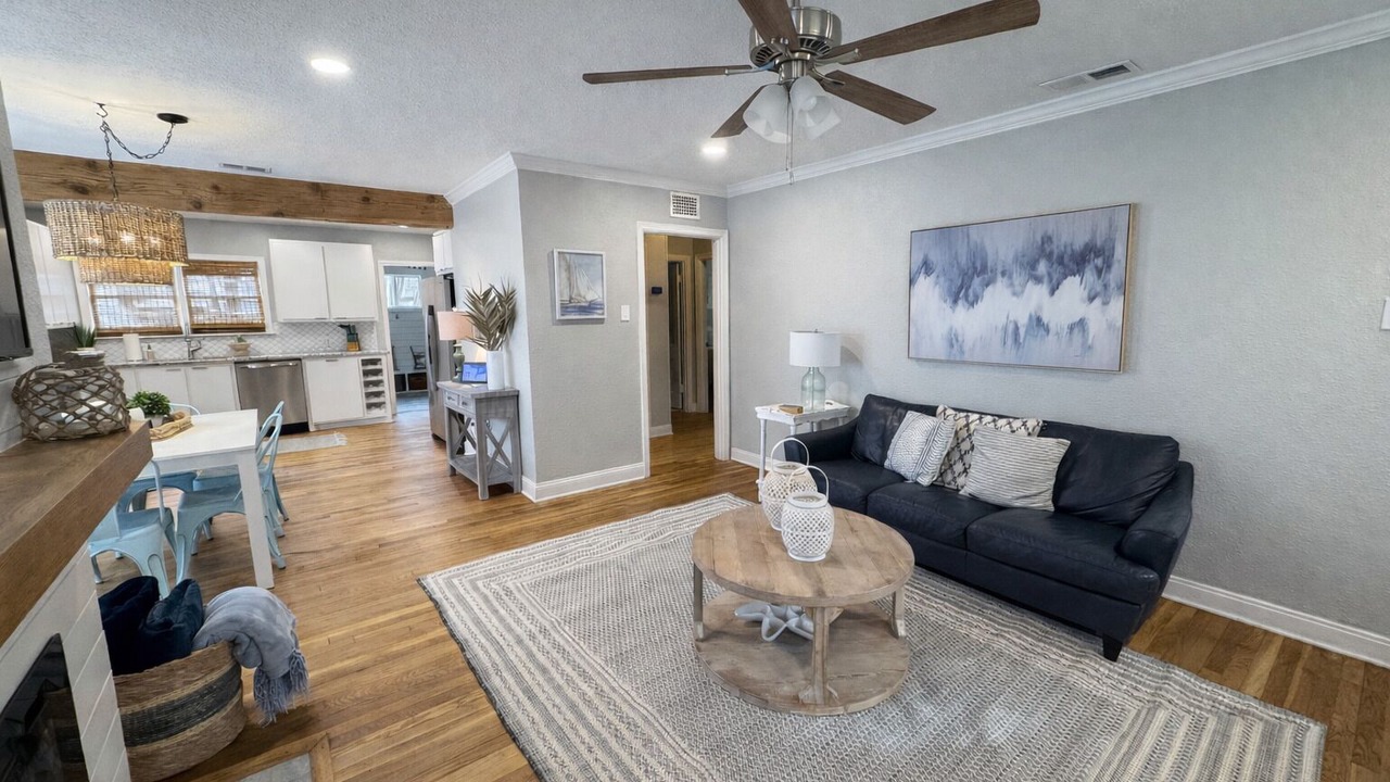 Photo of Livingroom in Tech Terrace