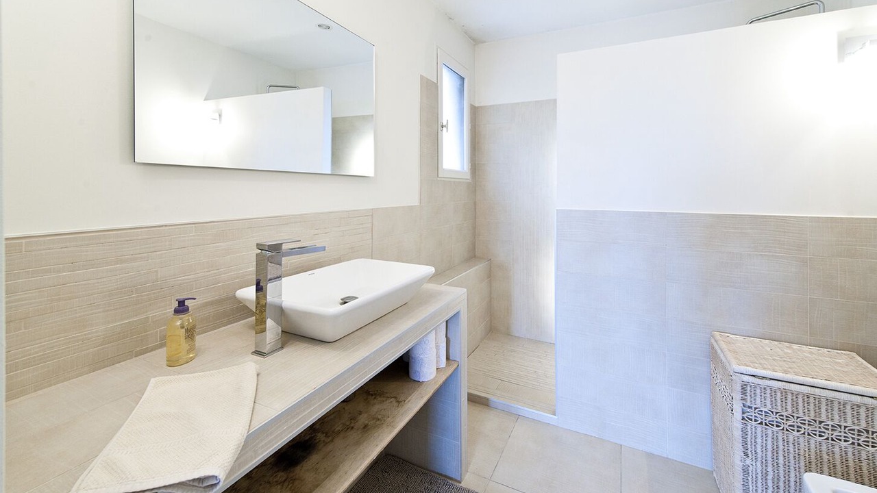 Photo of Bedroom in Saint-Martin-de-Londres