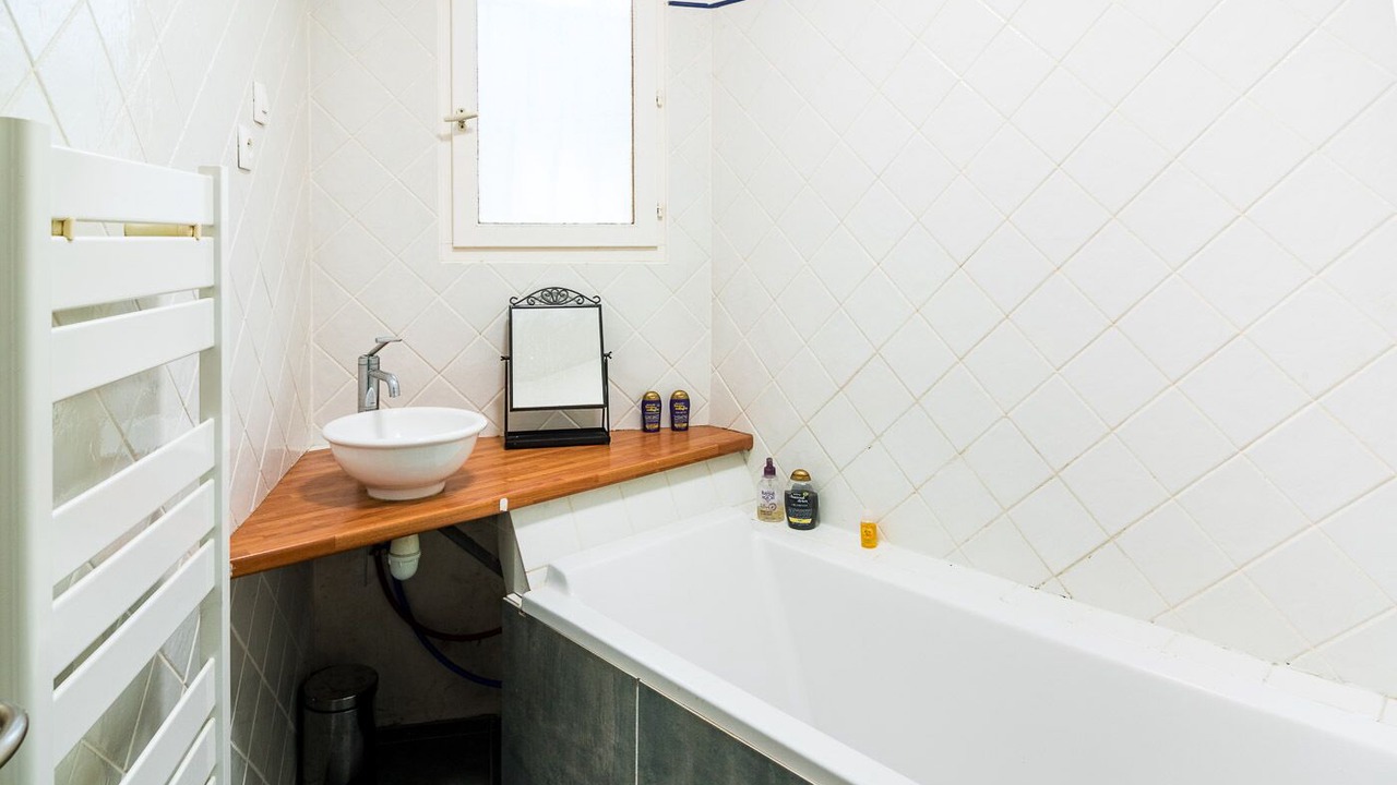 Photo of Bathroom in Saint-Martin-de-Londres