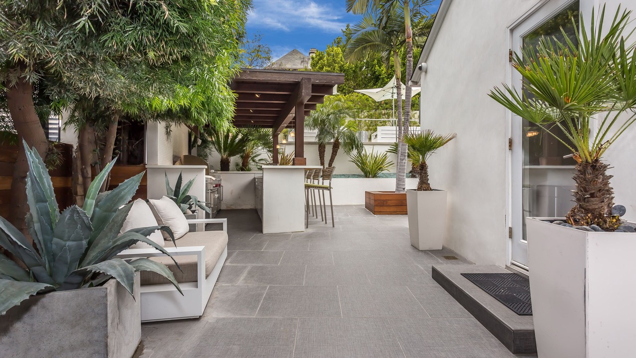 Photo of Patio Balcony in Hollywood Hills West