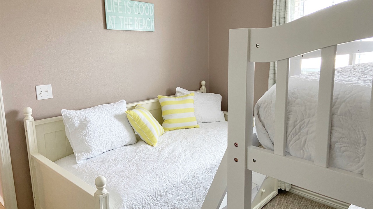 Photo of Bedroom in Terramar Beach