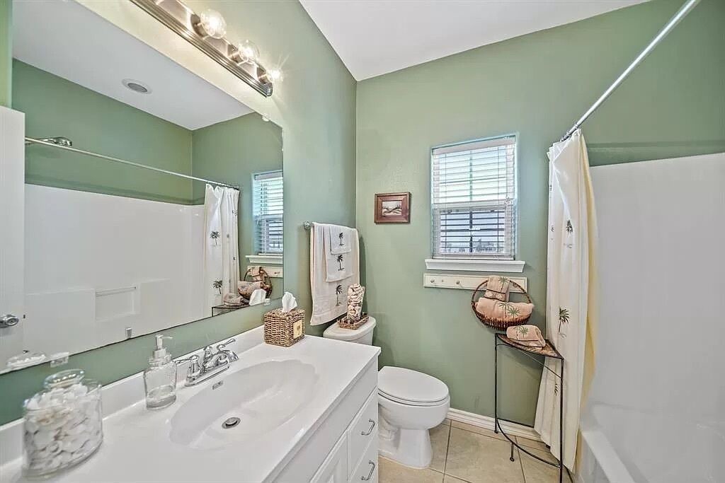 Photo of Bathroom in Terramar Beach