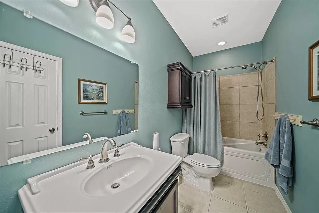 Photo of Bathroom in Terramar Beach