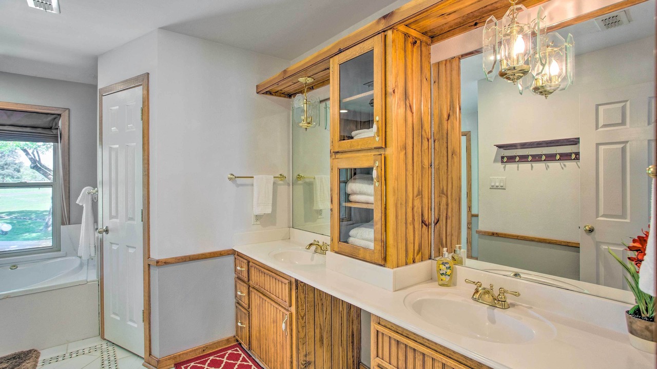 Photo of Bathroom in Yantis