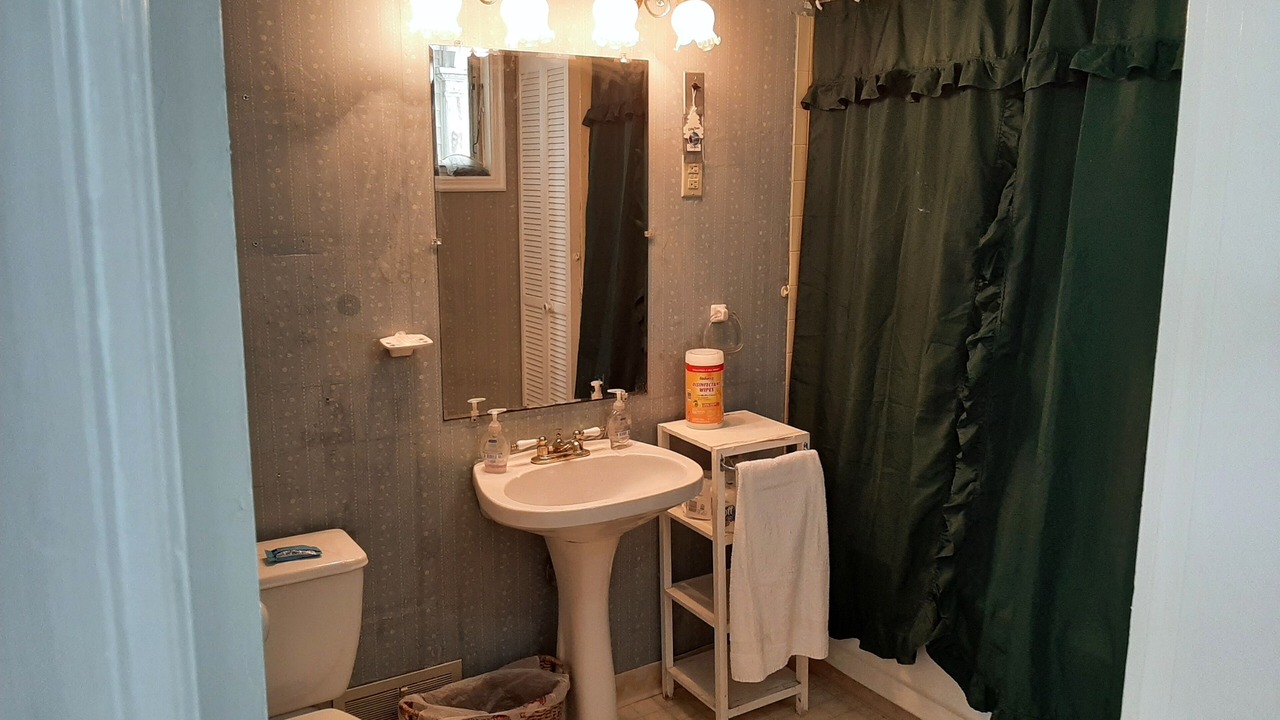 Photo of Bathroom in Town of Torrey