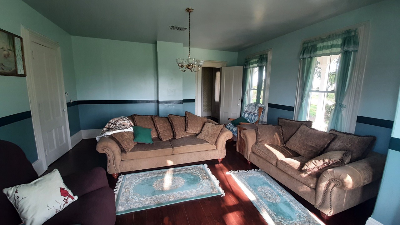 Photo of Livingroom in Town of Torrey