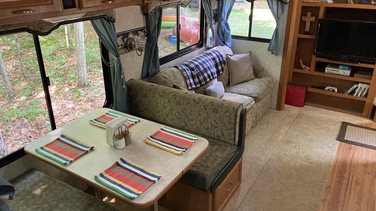 Photo of Livingroom in Town of Clifton