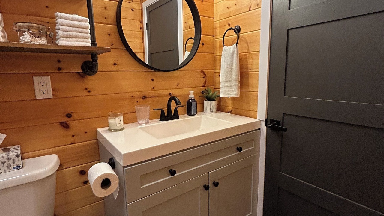 Photo of Bathroom in Byng Inlet
