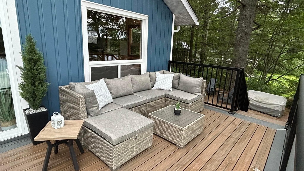 Photo of Patio Balcony in Byng Inlet