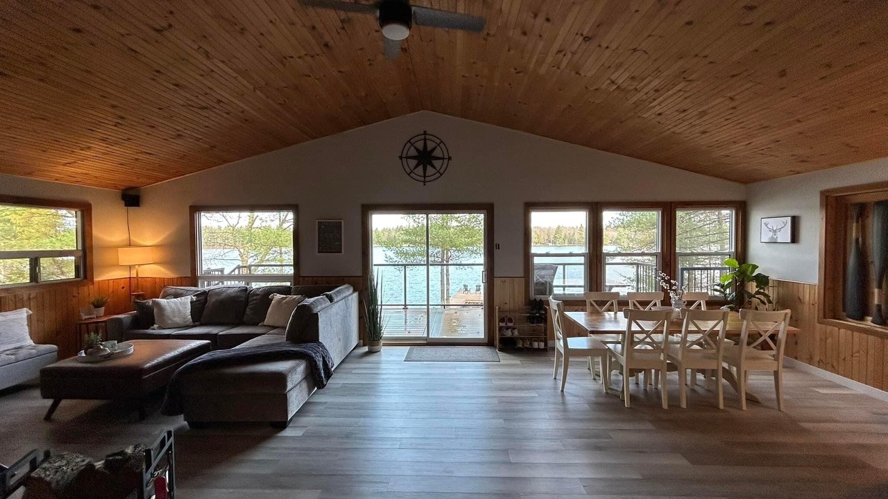 Photo of Livingroom in Byng Inlet