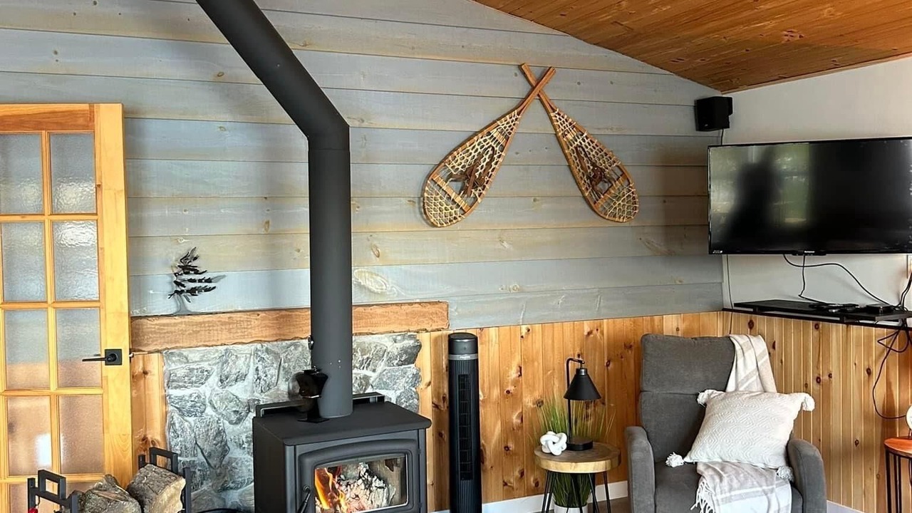 Photo of Livingroom in Byng Inlet