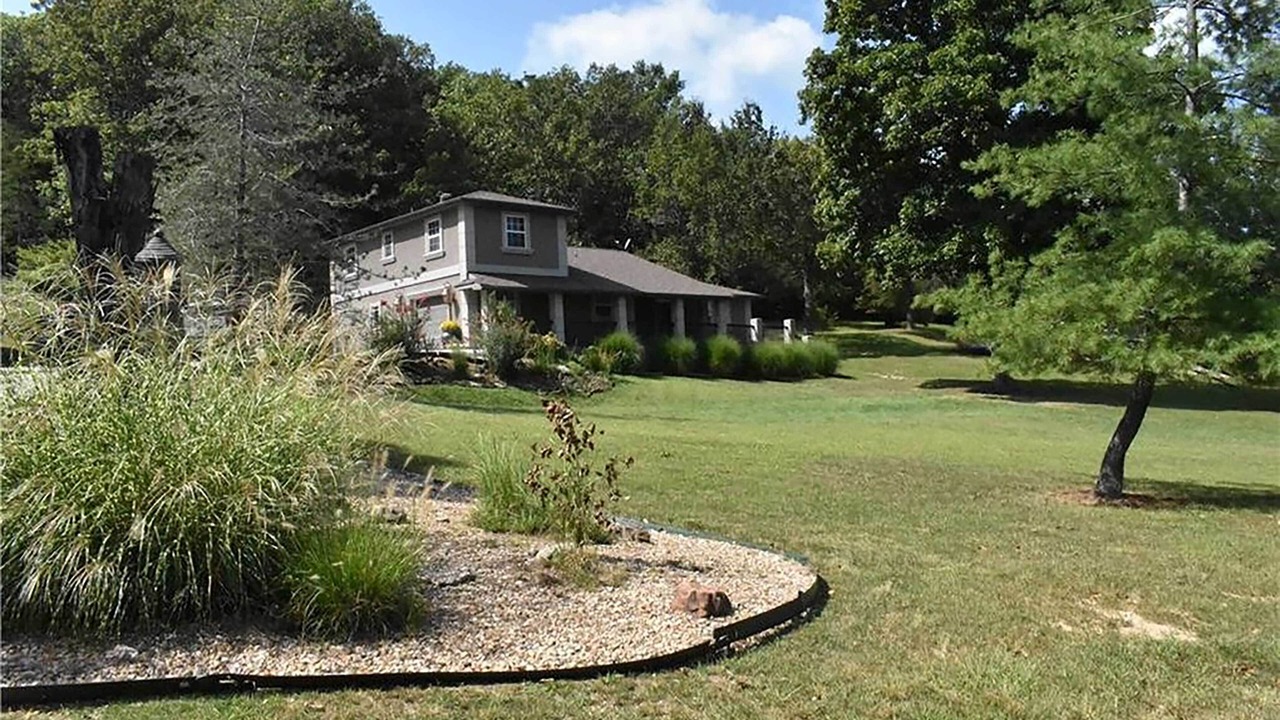 Photo of Outdoor in Roach