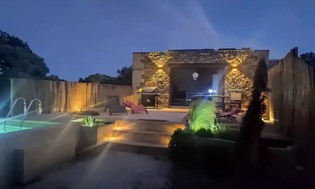 Photo of Patio Balcony in Vers-Pont-du-Gard