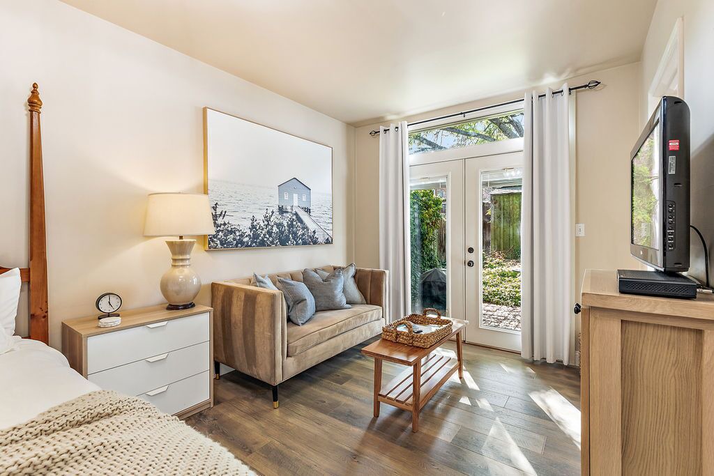 Photo of Livingroom in Jacksonville