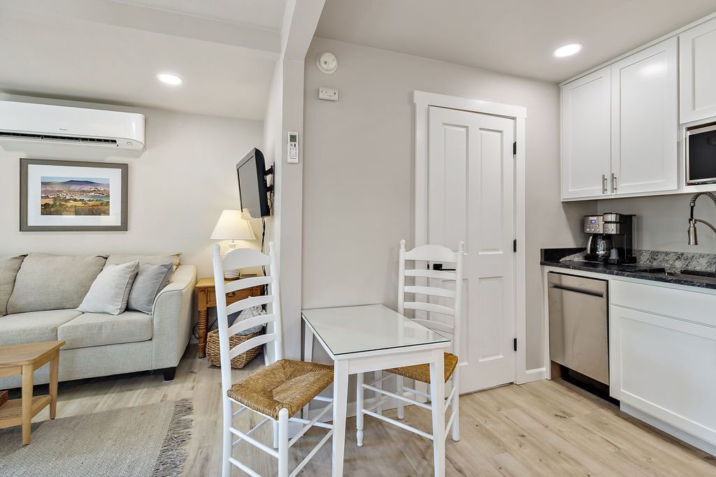 Photo of Livingroom in Jacksonville