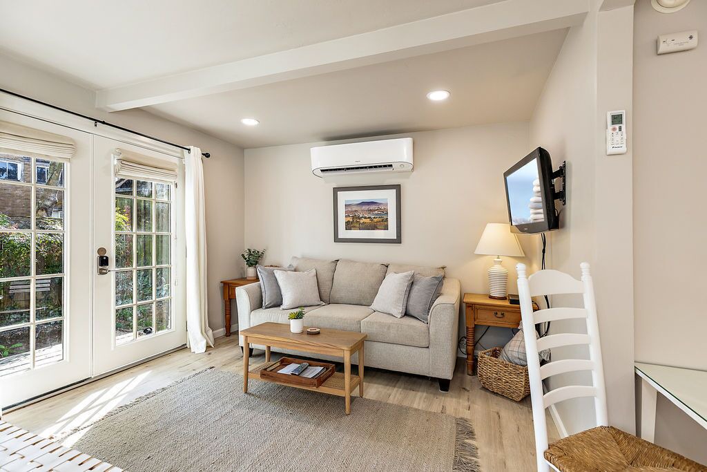 Photo of Livingroom in Jacksonville