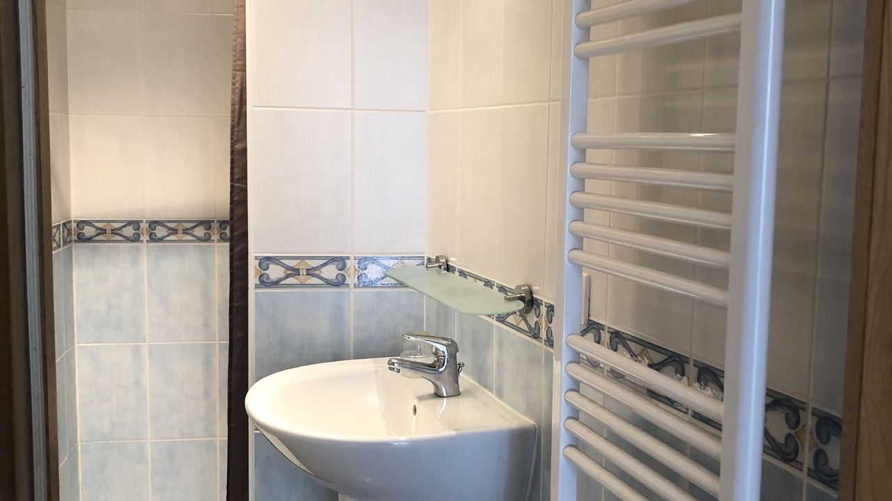Photo of Bathroom in Ongles
