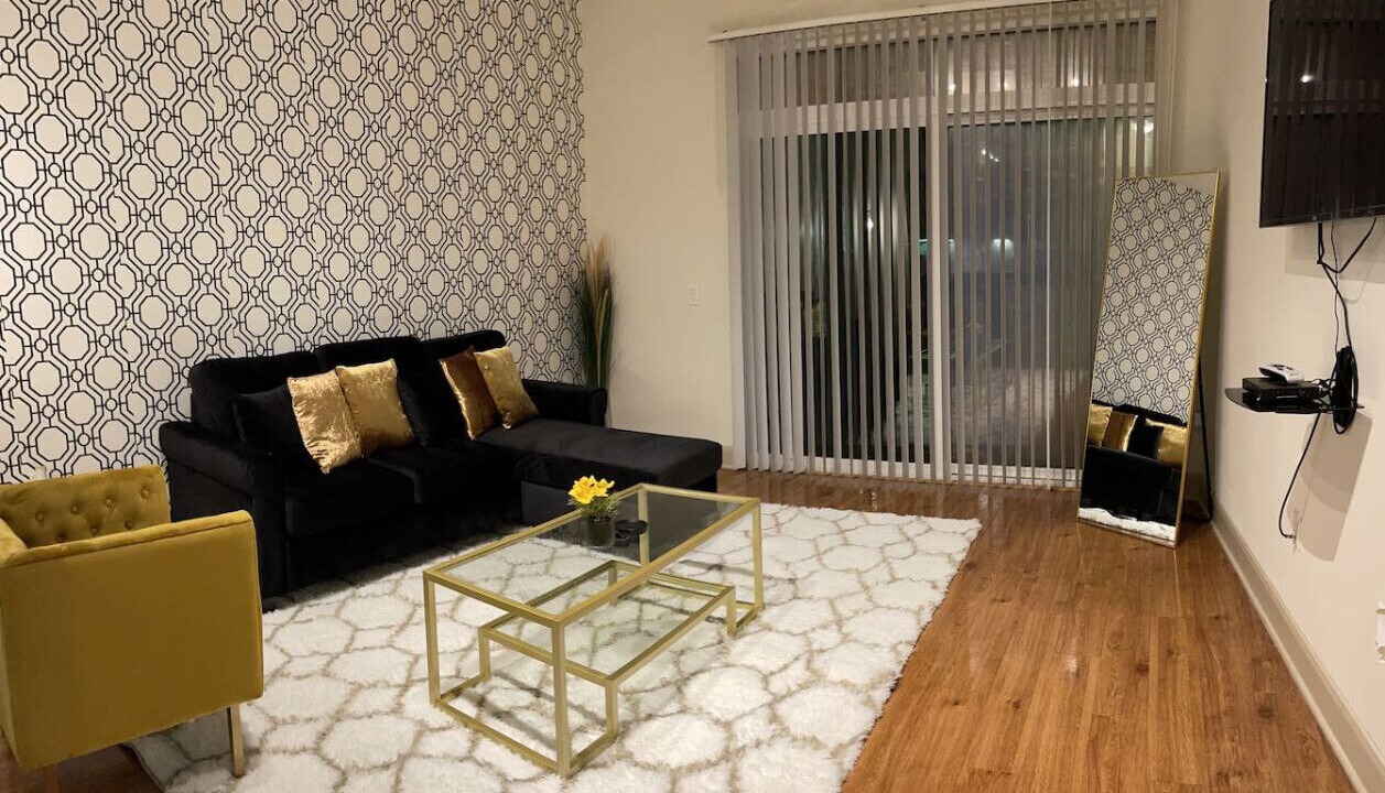 Photo of Livingroom in Astrodome
