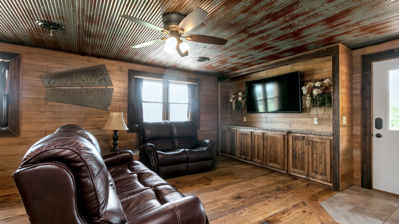 Photo of Livingroom in Grandview Plaza