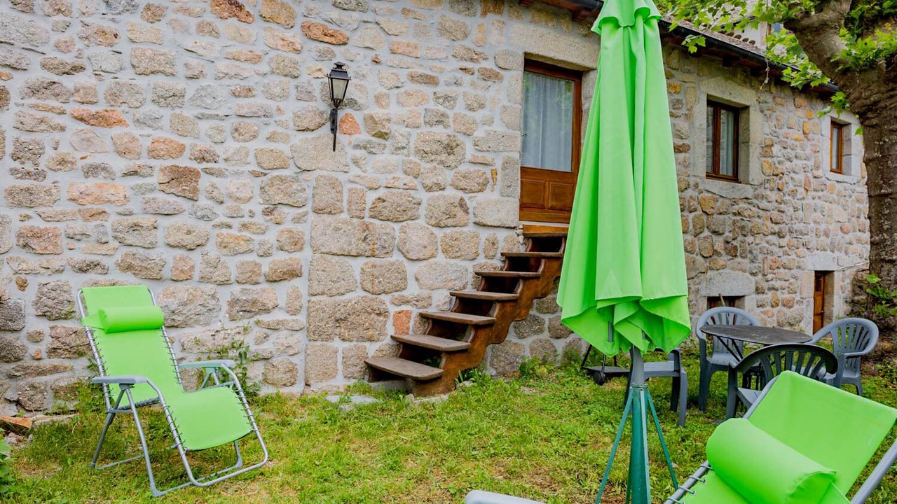 Photo of Patio Balcony in Fraissinet-de-Lozere