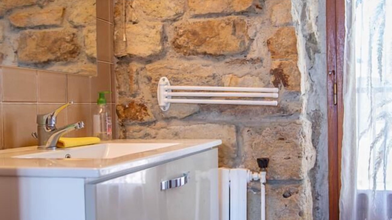 Photo of Bathroom in Saint-Frezal-d'Albuges