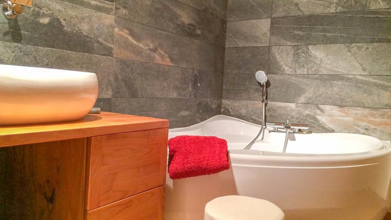 Photo of Bathroom in Lanuejols