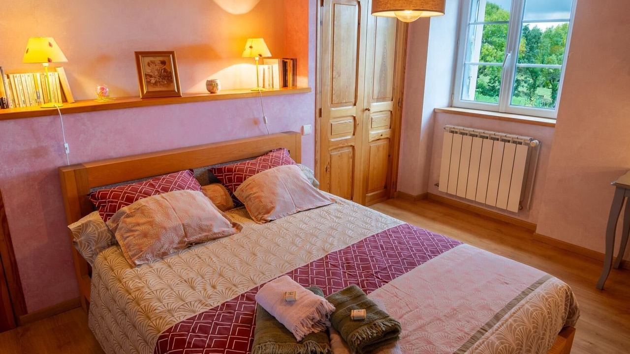 Photo of Bedroom in Le Buisson
