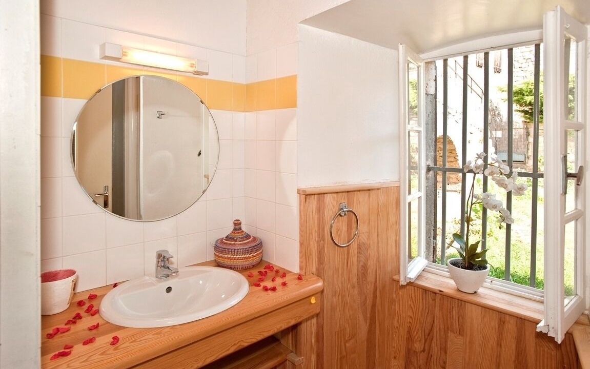 Photo of Bathroom in La Canourgue