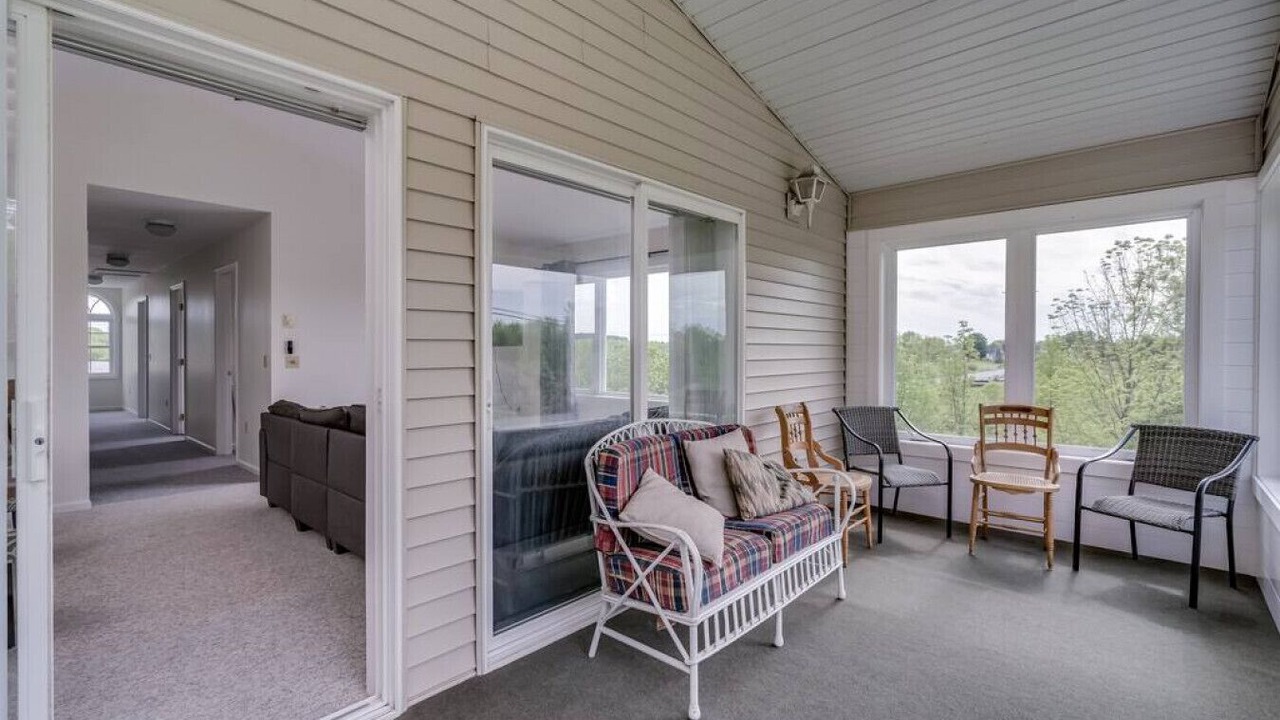 Photo of Livingroom in Frontenac