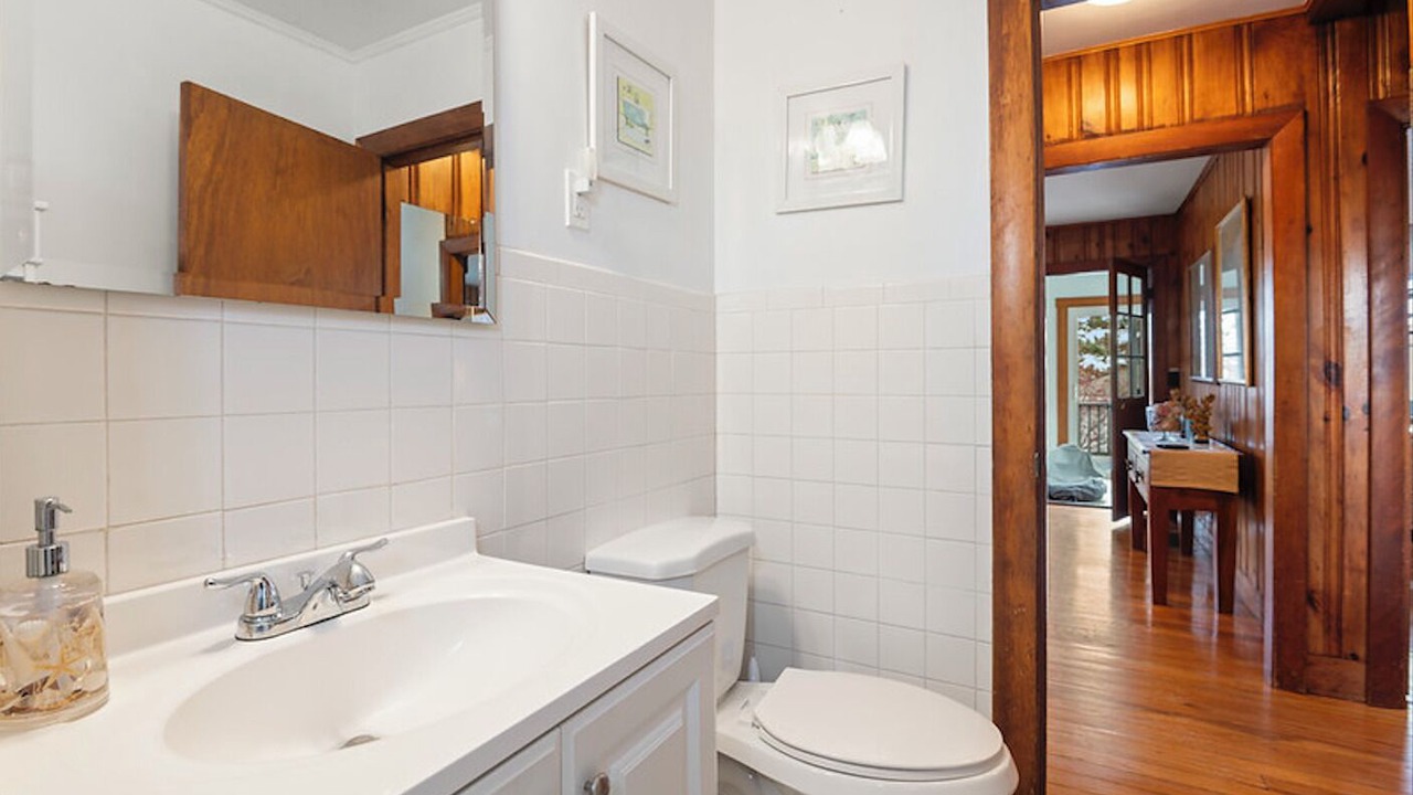 Photo of Bathroom in Great Neck