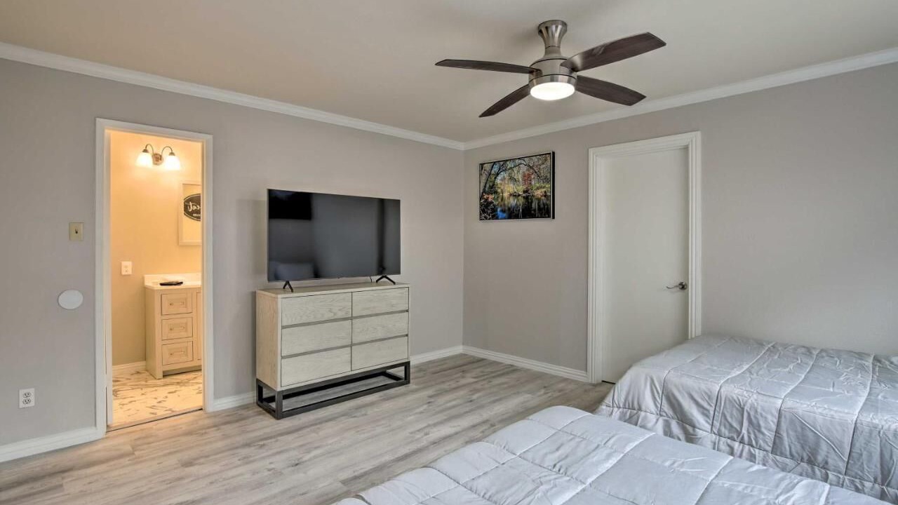 Photo of Bedroom in Garland