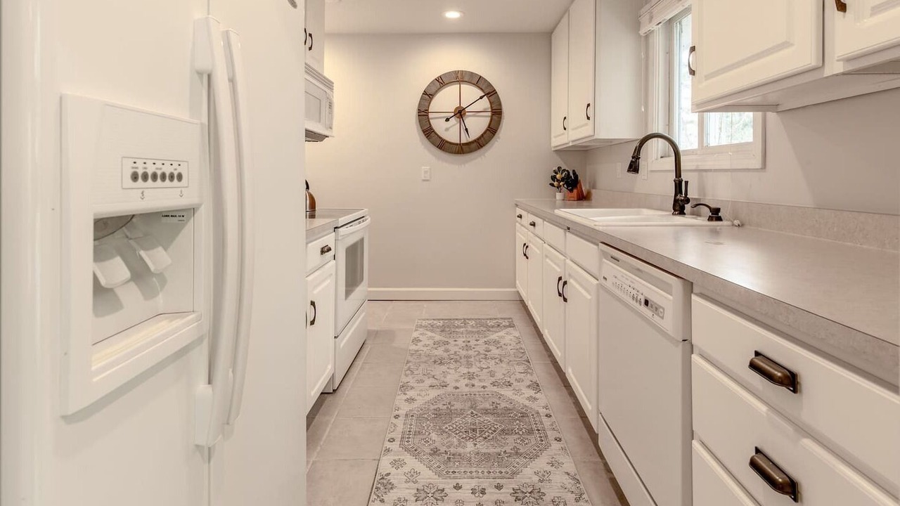 Photo of Kitchen in Glenn Haven Shores