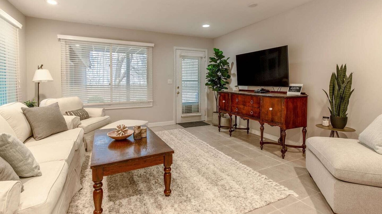 Photo of Livingroom in Glenn Haven Shores