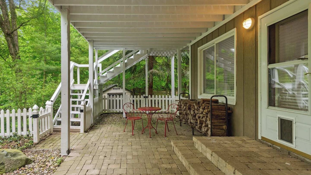 Photo of Patio Balcony in Glenn Haven Shores