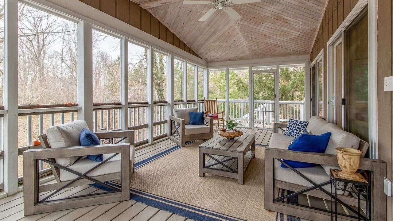 Photo of Livingroom in Glenn Haven Shores