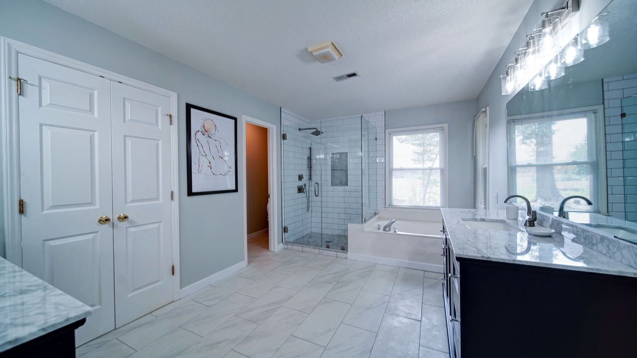 Photo of Bathroom in Bowling Green